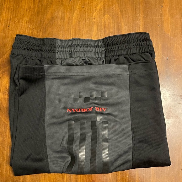 Air jordan shorts - Picture 2 of 4
